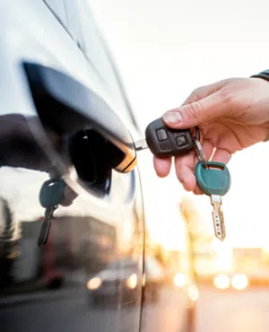 Lock Locksmith Tech Tampa, FL 813-703-8702 - unlock-car